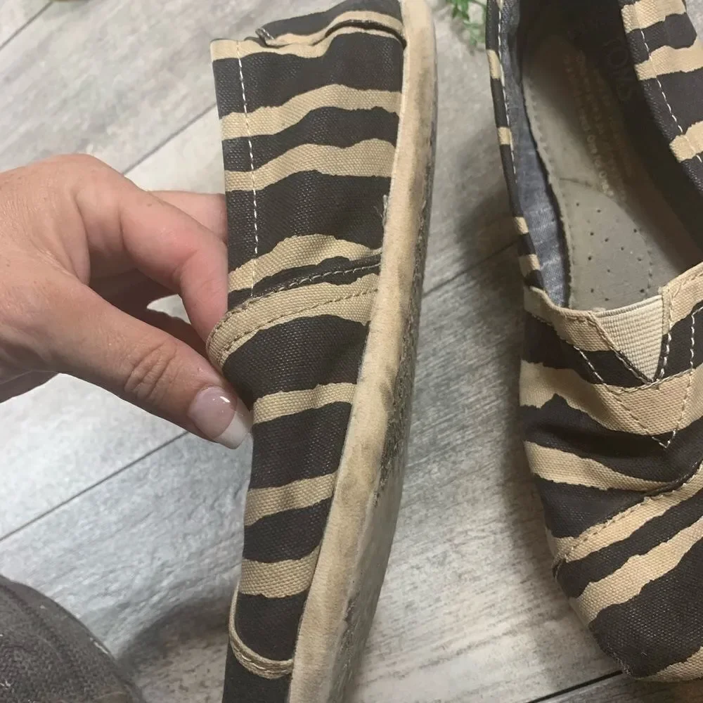 Toms zebra print